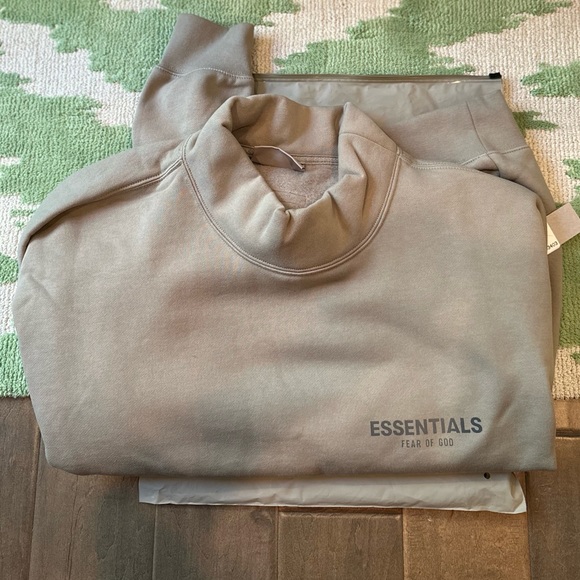 ESSENTIALS Fear of God Hoodie Sweatshirt SIZE MEDIUM - Color: MOSS **BRAND NEW** - Picture 7 of 8